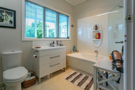 Photo of property in Cotswold Cottage B & B, 46 Maramarahi Road, Thames, 3578