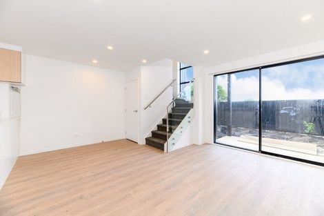 Photo of property in 5/60 Triangle Road, Massey, Auckland, 0614