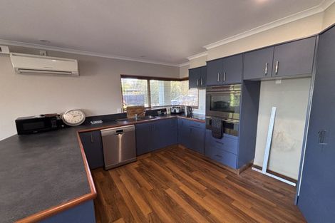 Photo of property in 6 Kea Place, Fitzherbert, Palmerston North, 4410