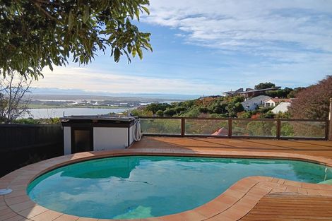 Photo of property in 6 Brigid Place, Mount Pleasant, Christchurch, 8081