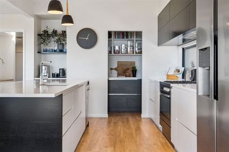 Photo of property in 17 Drayton Drive, Mount Pleasant, Christchurch, 8081