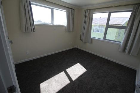 Photo of property in 13 Warrington Grove, Newlands, Wellington, 6037