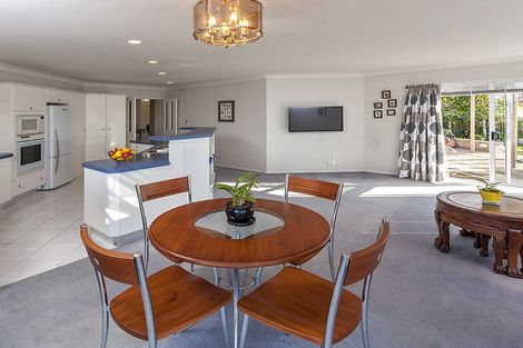 Photo of property in 278 Cascades Road, Botany Downs, Auckland, 2010