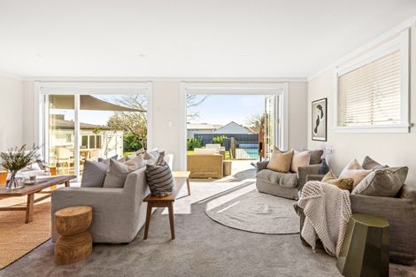 Photo of property in 8 Emerald Hill, Havelock North, 4130