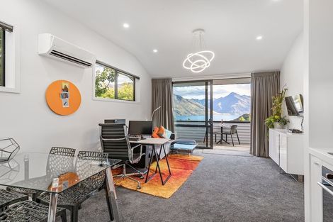 Photo of property in 27 Watts Road, Fernhill, Queenstown, 9300