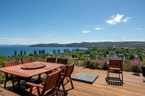 Photo of property in 38 Peregrine Place, Kinloch, Taupo, 3377