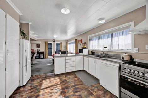 Photo of property in 31 Kamahi Avenue, Hawera, 4610