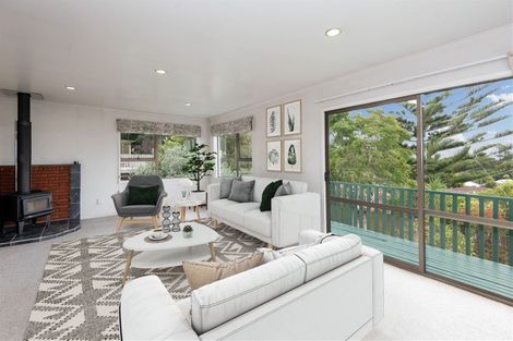 Photo of property in 12 Lewisham Street, Highland Park, Auckland, 2010