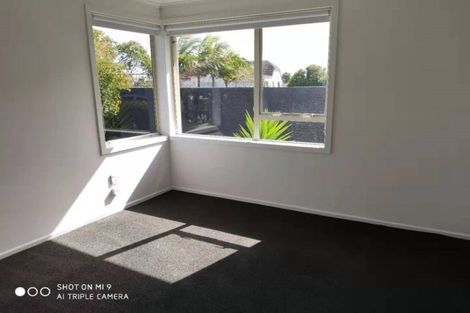 Photo of property in 1/328 East Coast Road, Sunnynook, Auckland, 0632