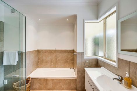 Photo of property in 6 Burbury Ridge, Havelock North, 4130