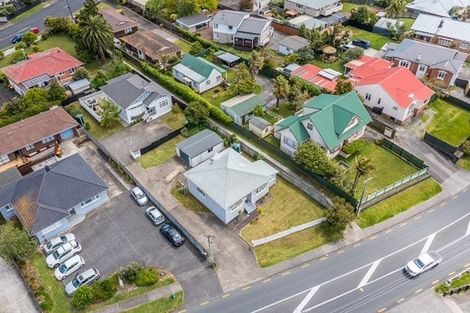 Photo of property in 22 Te Atatu Road, Te Atatu South, Auckland, 0610
