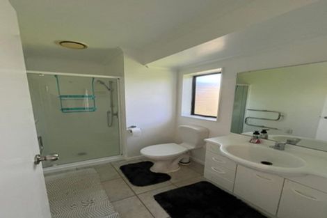 Photo of property in 13 Sandwick Drive, Weymouth, Auckland, 2103