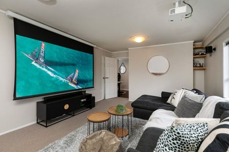 Photo of property in 33 Montclair Rise, Browns Bay, Auckland, 0630