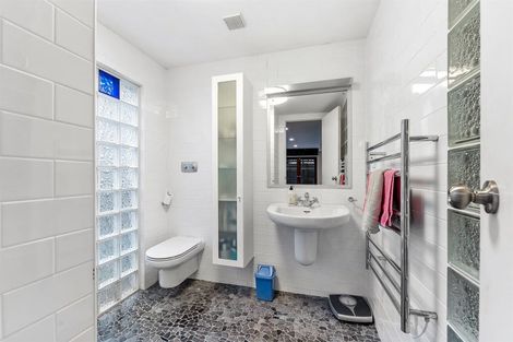 Photo of property in 1 Heathcote Road, Castor Bay, Auckland, 0620