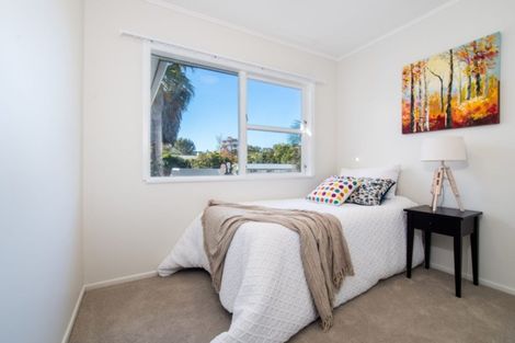 Photo of property in 70 Blakeborough Drive, Forrest Hill, Auckland, 0620