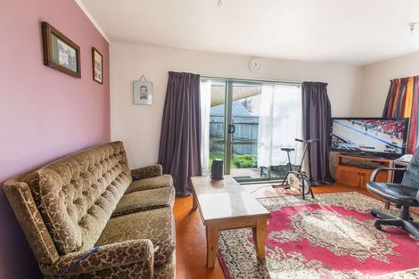 Photo of property in 15 Matthew Place, Kawaha Point, Rotorua, 3010