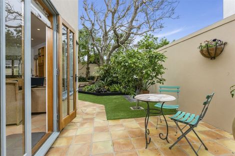 Photo of property in 2/15 Sylvan Park Avenue, Milford, Auckland, 0620