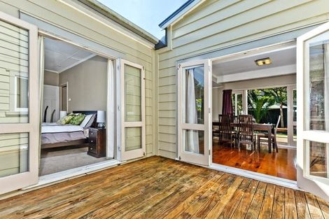 Photo of property in 2/42c Schnapper Rock Road, Schnapper Rock, Auckland, 0632