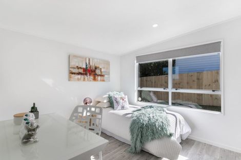 Photo of property in 2/12 Mona Vale, West Harbour, Auckland, 0618