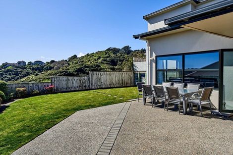 Photo of property in 32 Aspiring Terrace, Aotea, Porirua, 5024