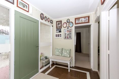 Photo of property in 2/498 Devon Street East, Strandon, New Plymouth, 4312