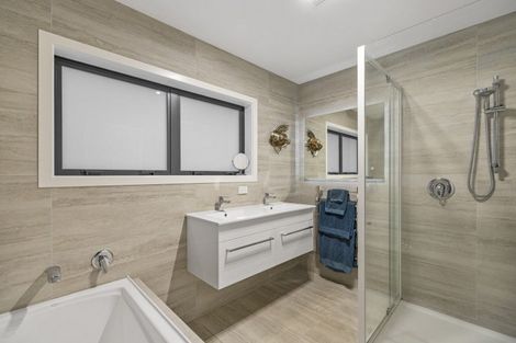 Photo of property in 26 Harbour View Road, Omokoroa, 3114