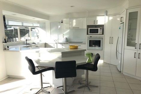 Photo of property in 2/270 Cascades Road, Botany Downs, Auckland, 2010