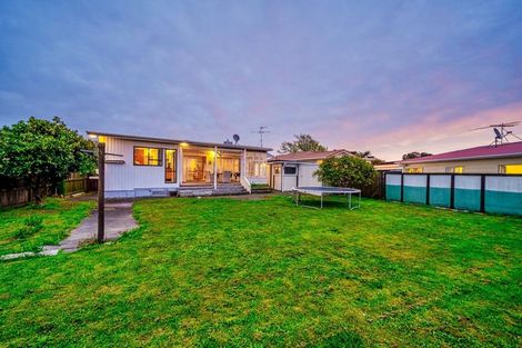 Photo of property in 92 Edgewater Drive, Pakuranga, Auckland, 2010