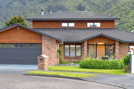 Photo of property in 21 Galveston Grove, Totara Park, Upper Hutt, 5018