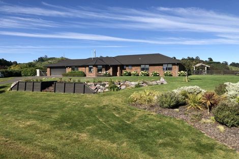 Photo of property in 71 Loch Views Road, Acacia Bay, Taupo, 3385