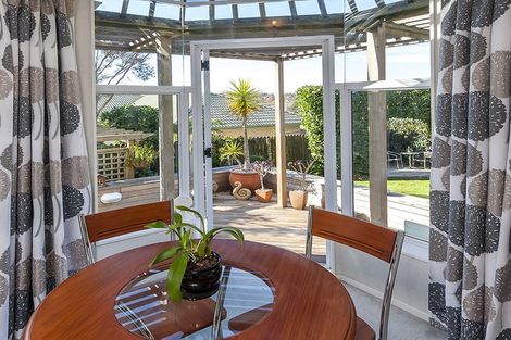 Photo of property in 278 Cascades Road, Botany Downs, Auckland, 2010