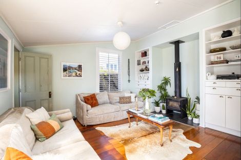 Photo of property in 17 Kowhai Street, Strandon, New Plymouth, 4312