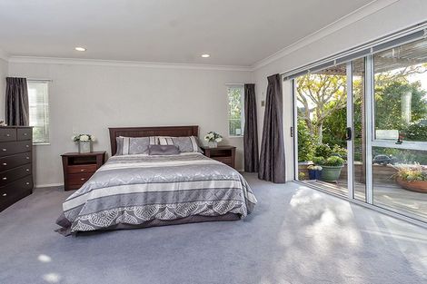 Photo of property in 278 Cascades Road, Botany Downs, Auckland, 2010