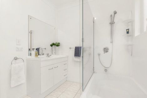 Photo of property in 11 The Close, Greenhithe, Auckland, 0632