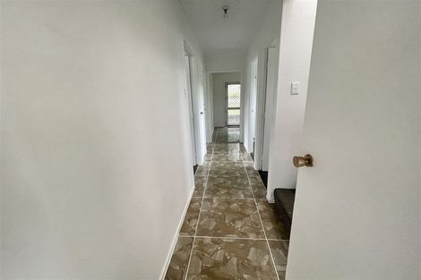 Photo of property in 18 Pankhurst Place, Sunnyvale, Auckland, 0612