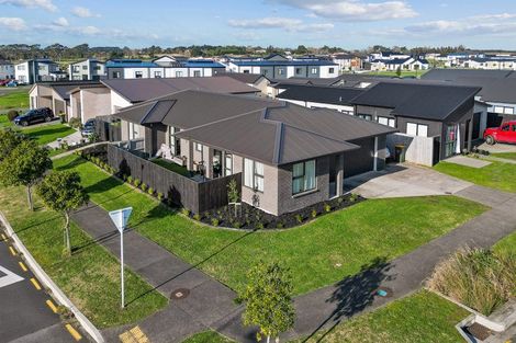 Photo of property in 1 Poutawa Lane, Clarks Beach, 2122