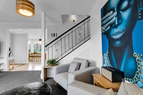 Photo of property in 10 Strandon Place, Strandon, New Plymouth, 4312