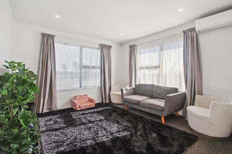 Photo of property in 1 Poutawa Lane, Clarks Beach, 2122