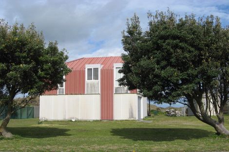Photo of property in 14 James Street, Waikawa Beach, Levin, 5573