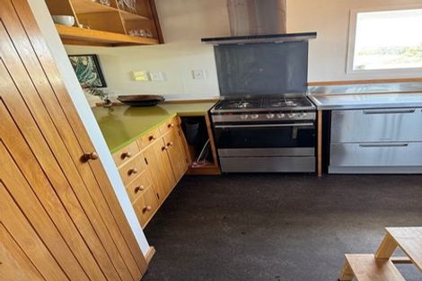 Photo of property in 18 Frances Street, Waikanae Beach, Waikanae, 5036