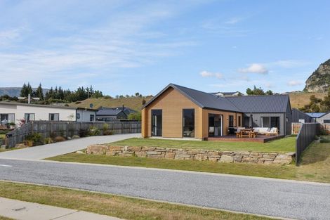 Photo of property in 3 Pepperwood Green, Albert Town, Wanaka, 9305