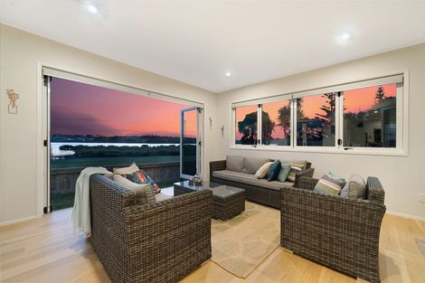 Photo of property in 50 Settlers Grove, Orewa, 0931