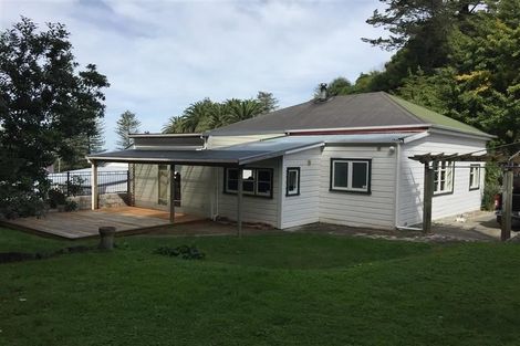 Photo of property in 42 Coote Road, Bluff Hill, Napier, 4110