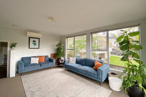 Photo of property in 10 Eastglen Road, Glen Eden, Auckland, 0602