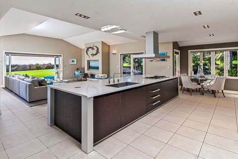 Photo of property in 21 Potts Road, Whitford, Howick, 2571