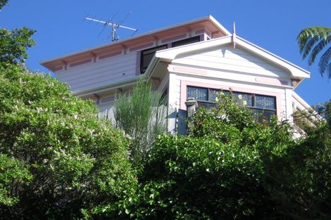 Photo of property in 124 Kelburn Parade, Kelburn, Wellington, 6012