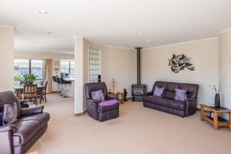 Photo of property in 124 Realm Drive, Paraparaumu, 5032