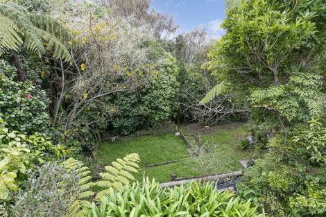 Photo of property in 17 Peterhouse Street, Tawa, Wellington, 5028