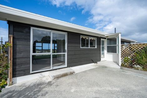 Photo of property in 18 Seaview Road, Ruakaka, 0116
