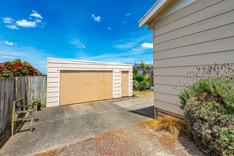 Photo of property in 13 Okiwa Terrace, Waiinu Beach, Whanganui, 4588